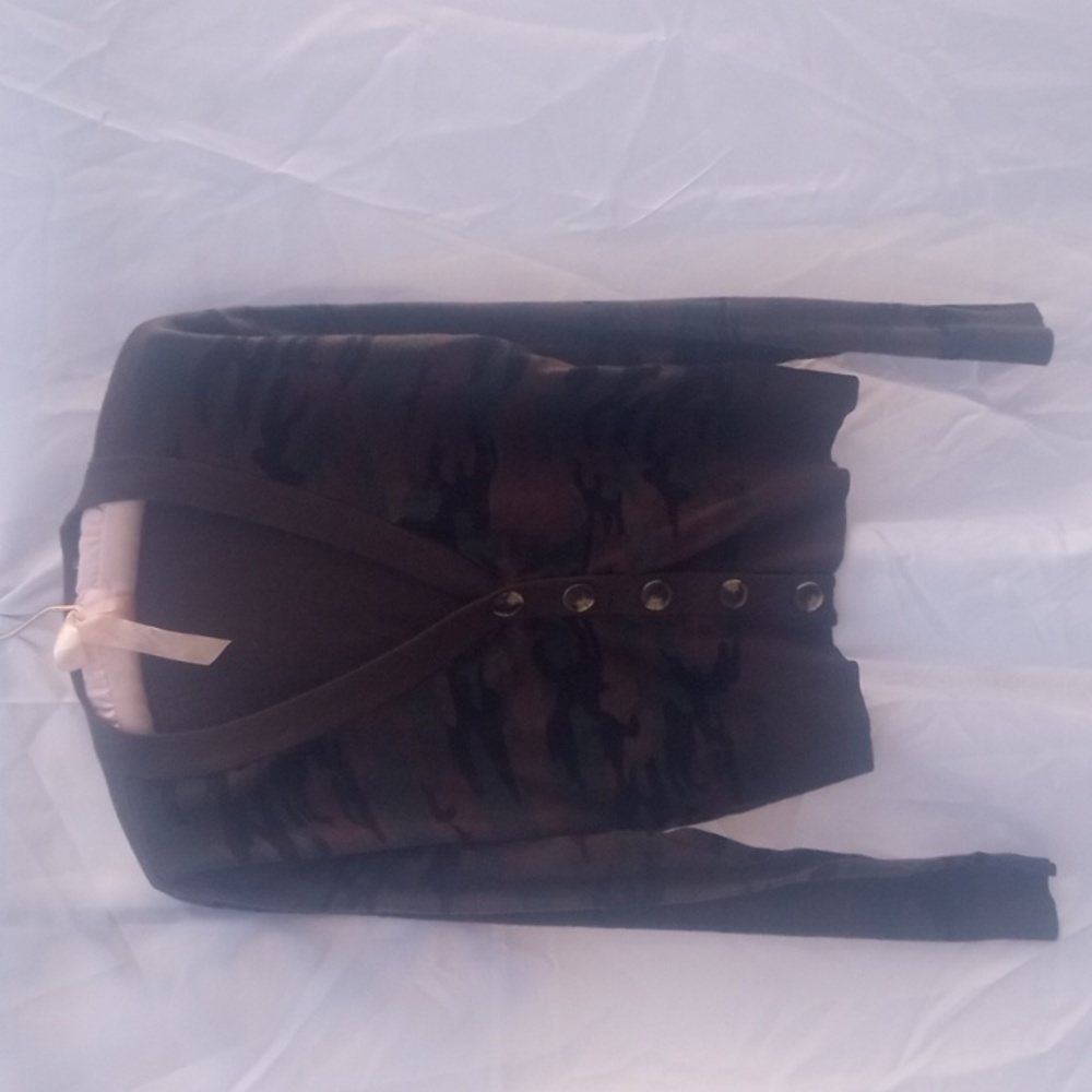 SANCTUARY CAMO BUTTON DOWN SWEATER